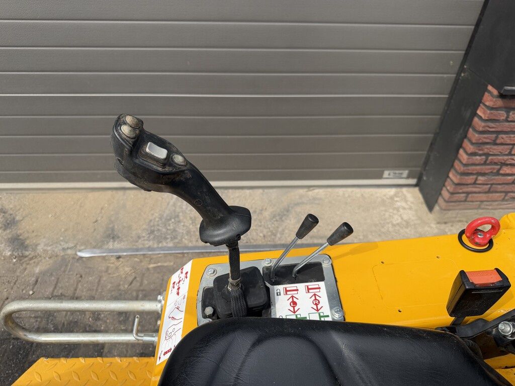 Knikmops 130 minishovel BJ 2024 €490 LEASE