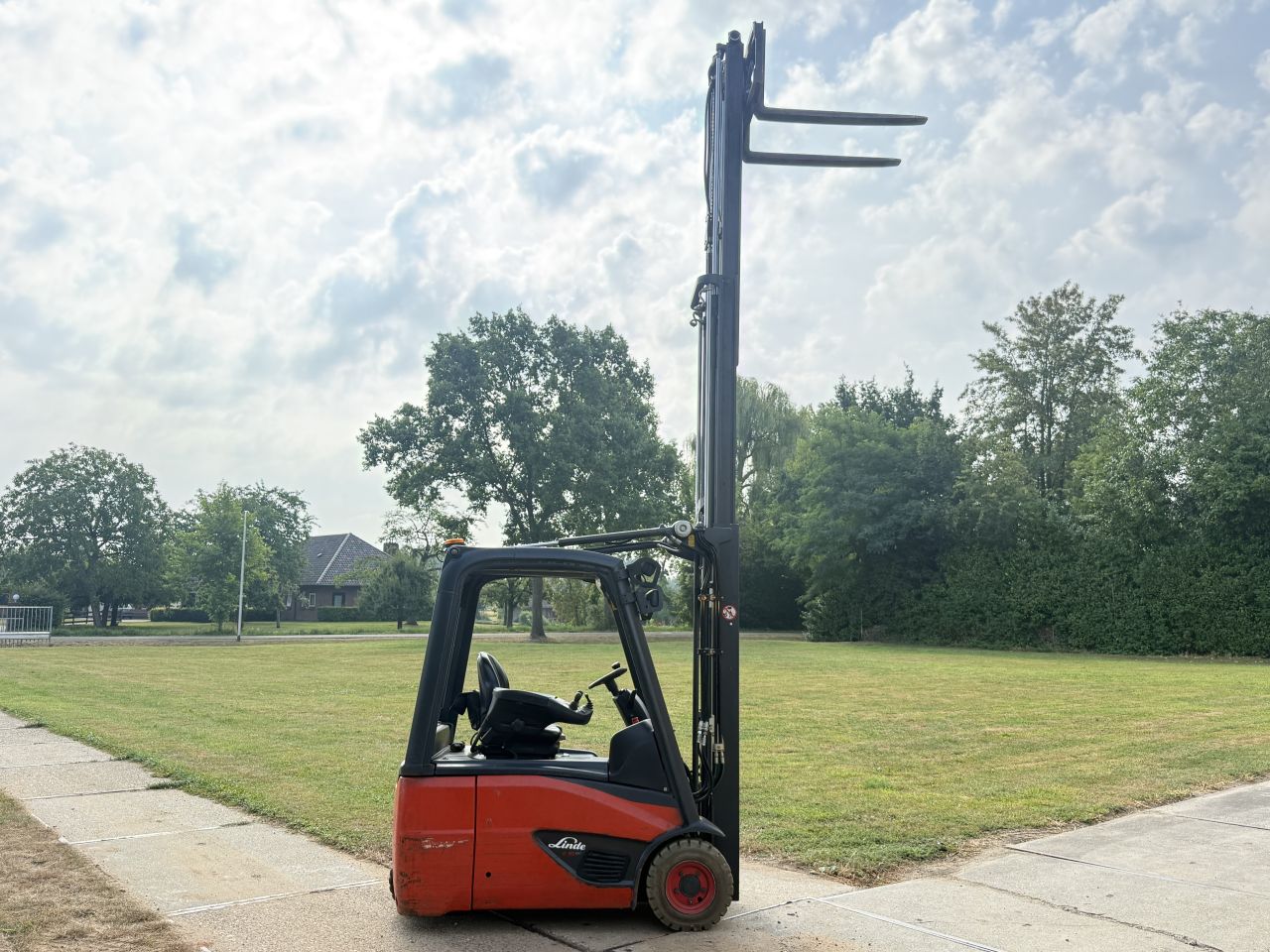 Linde 1600KG triplex freelift Sideshift 4e ventiel 4000uur
