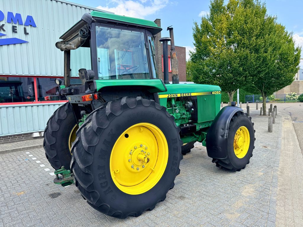 John Deere 4050 4WD