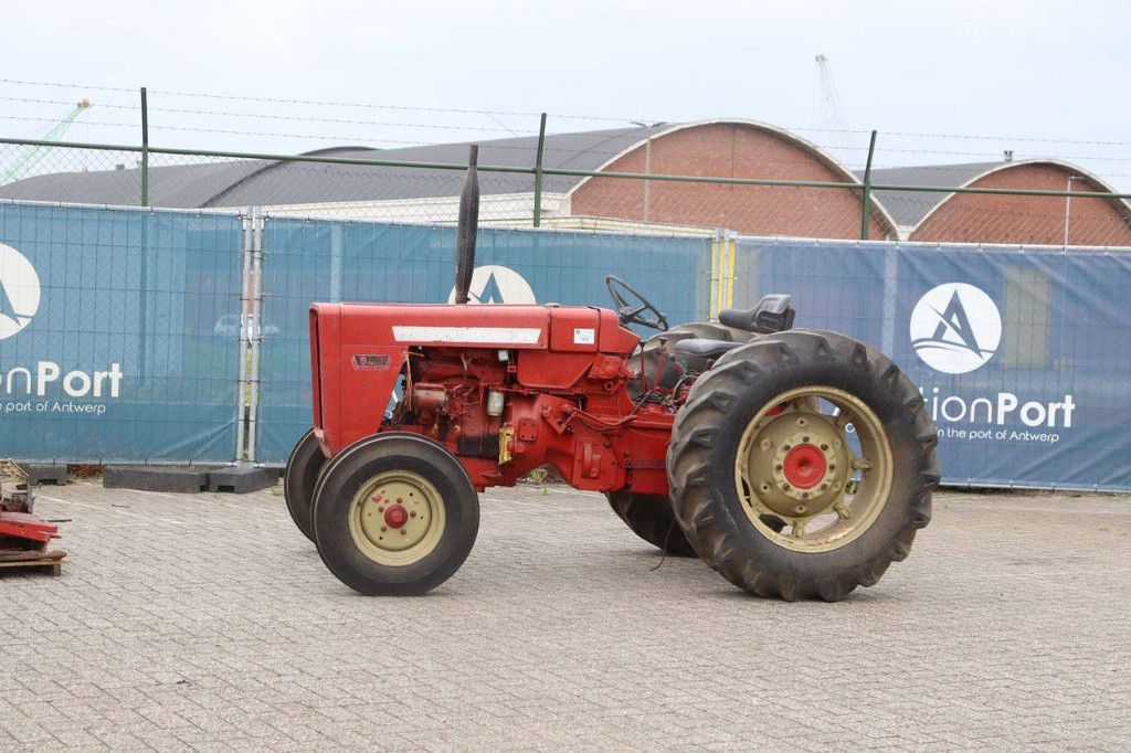 Tractor International 523 Diesel 1966 met Onderdelen
