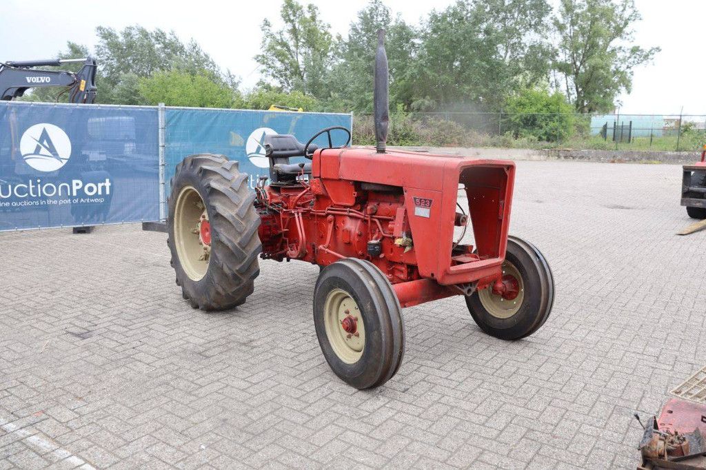 Tractor International 523 Diesel 1966 met Onderdelen