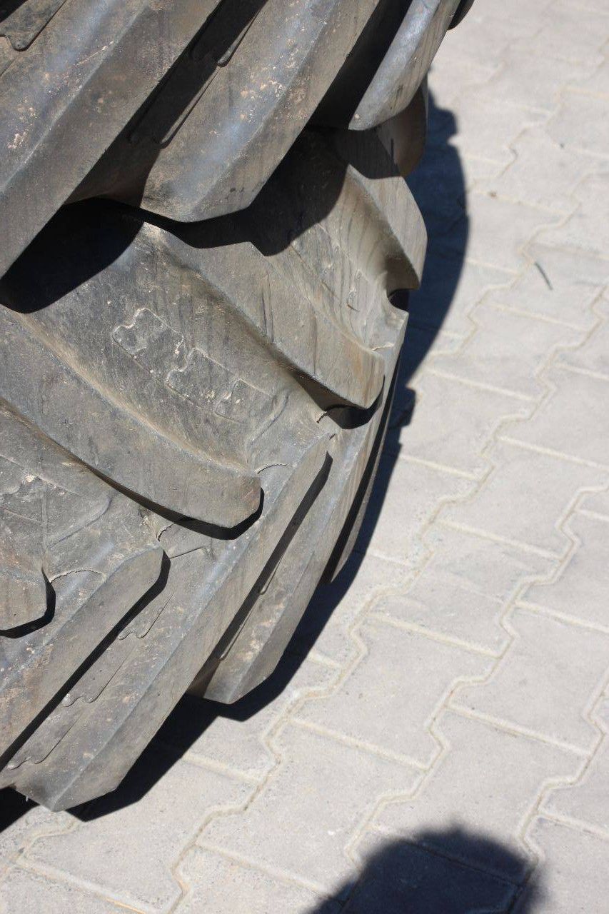 Partij banden Agri Max VF600/60R30 en VF710/60R42 op velgen