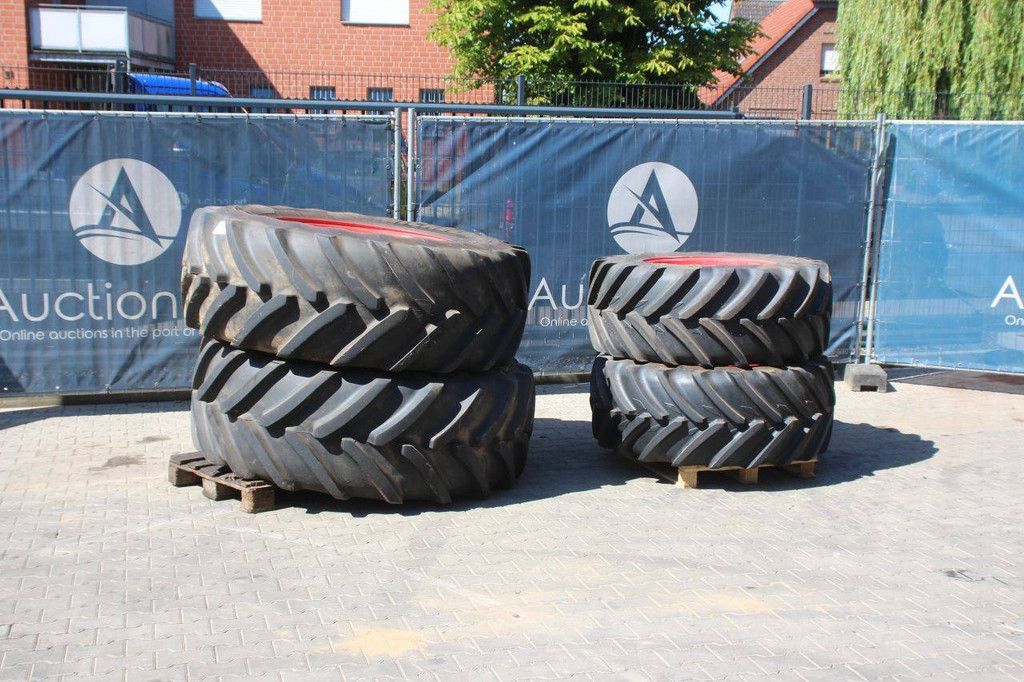 Batch of Michelin Xeobib VF520/60R28 and Multibib 650/65R38 tires on rims