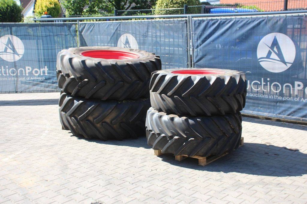 Batch of Michelin Xeobib VF520/60R28 and Multibib 650/65R38 tires on rims