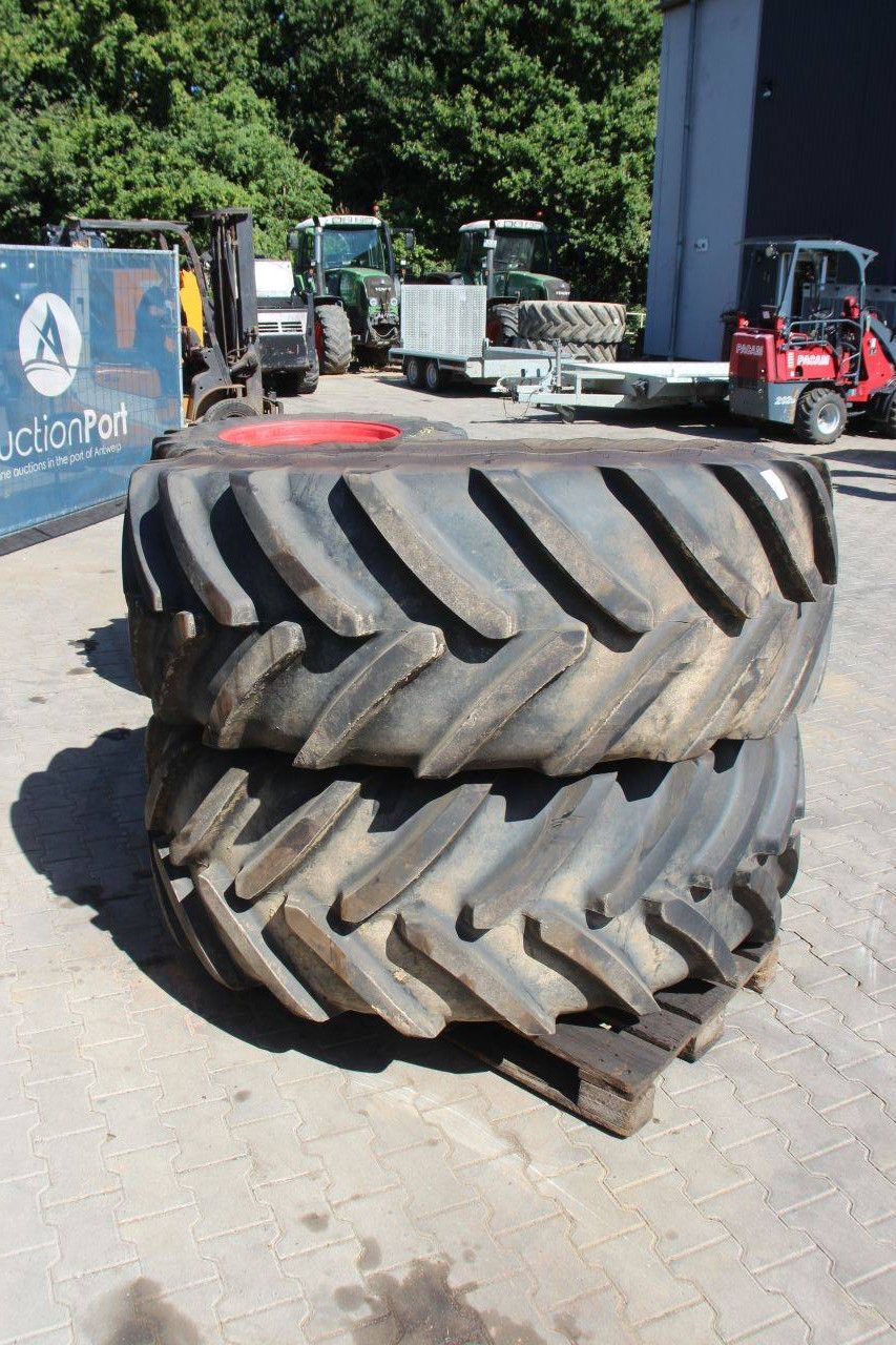 Batch of Michelin Xeobib VF520/60R28 and Multibib 650/65R38 tires on rims
