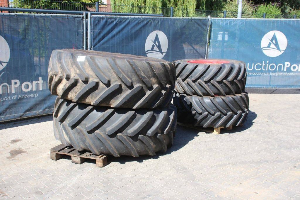 Batch of Michelin Xeobib VF520/60R28 and Multibib 650/65R38 tires on rims