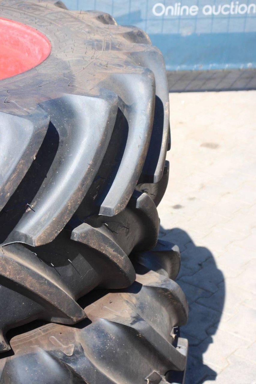 Batch of Michelin Xeobib VF520/60R28 and Multibib 650/65R38 tires on rims