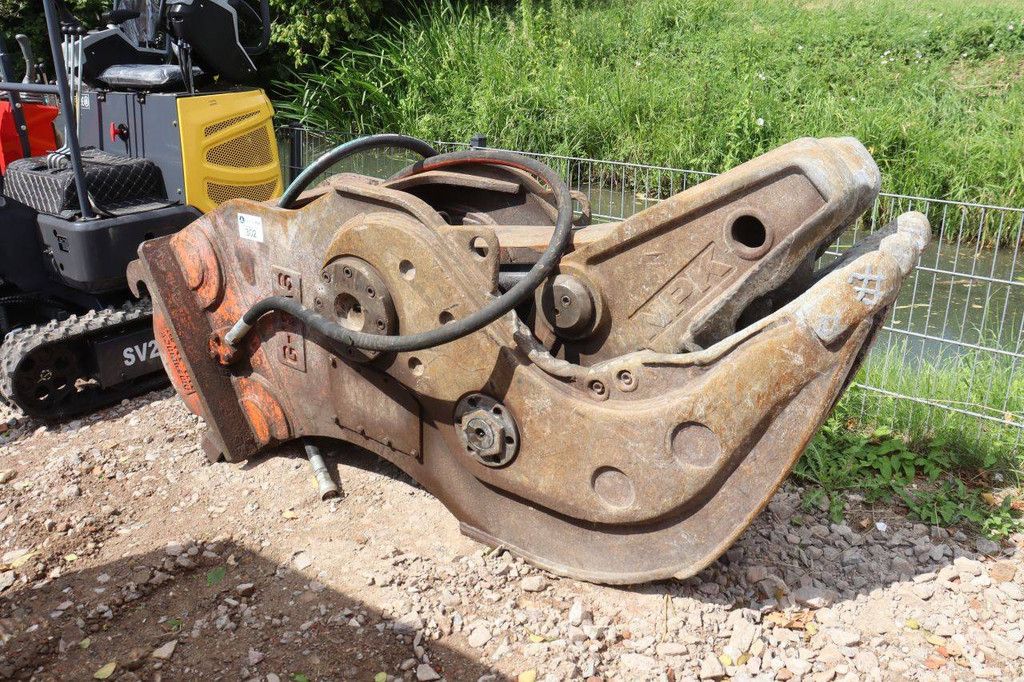 Hydraulic concrete shear NPK G-18AS