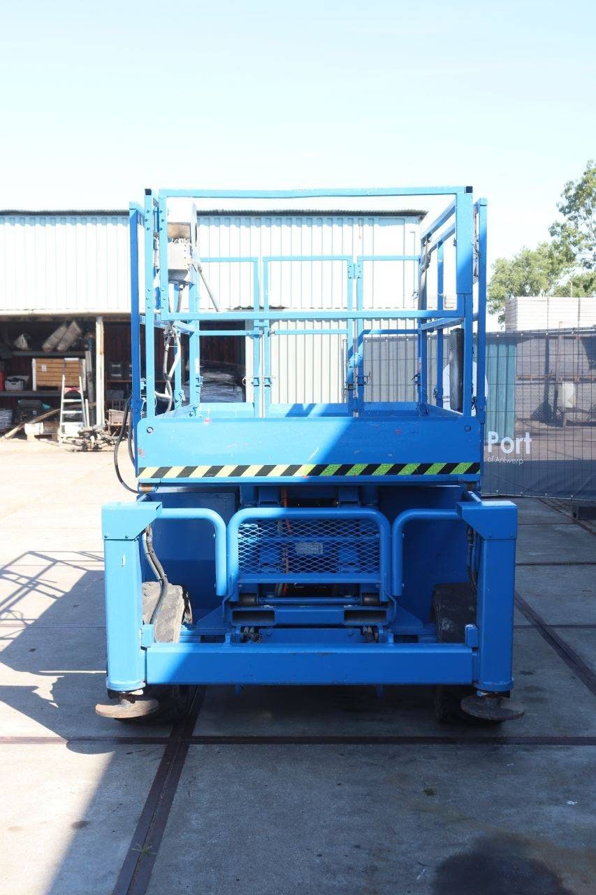 Scissor lift SkyJack SJ6826RT Diesel 9.9m 2012