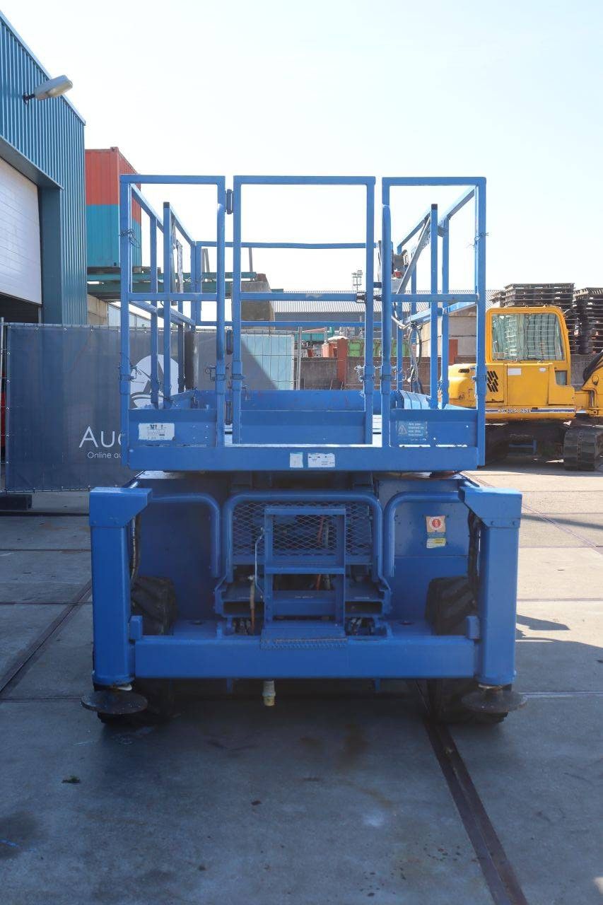 Scissor lift SkyJack SJ6826RT Diesel 9.9m 2012