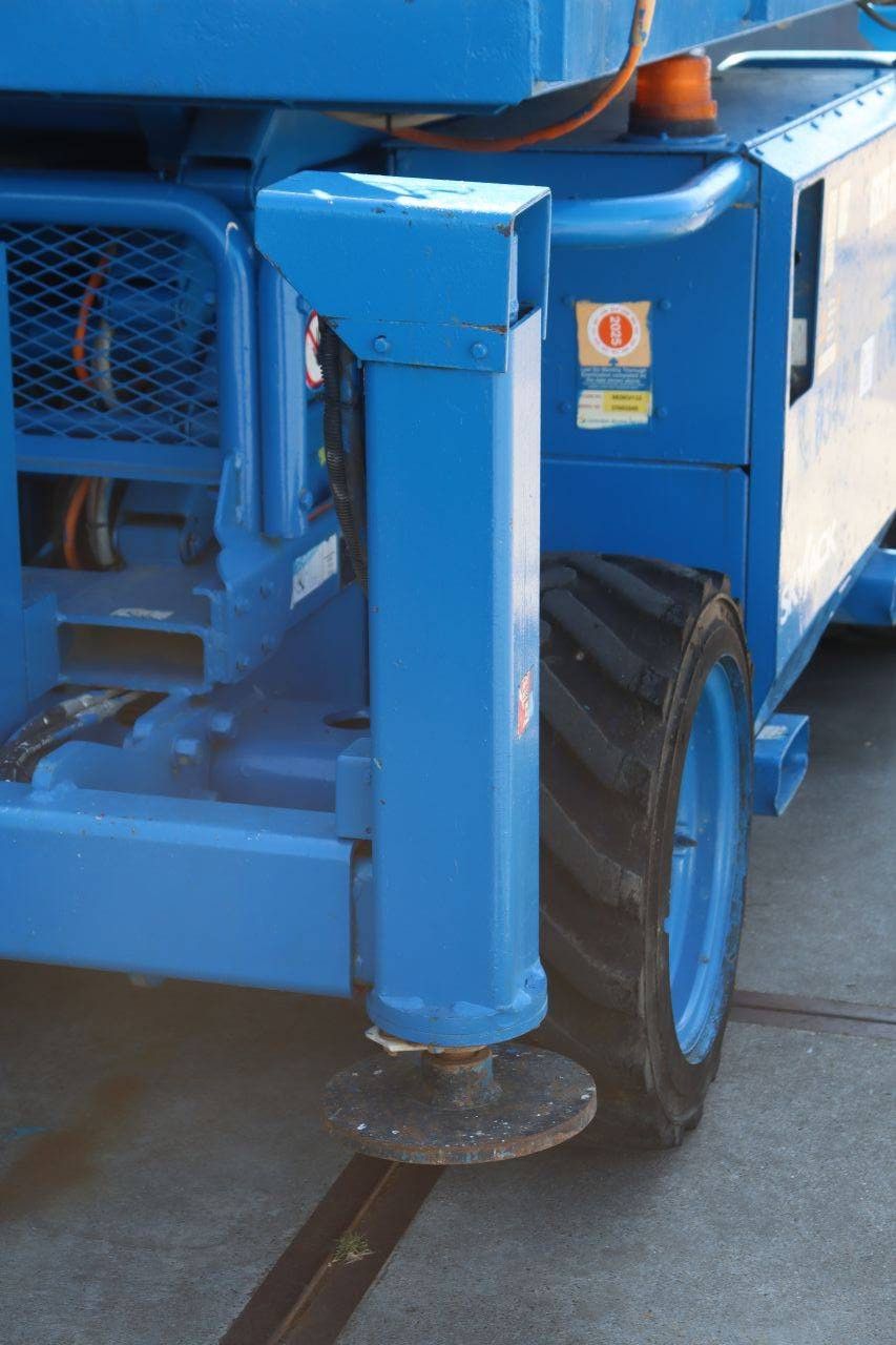 Scissor lift SkyJack SJ6826RT Diesel 9.9m 2012