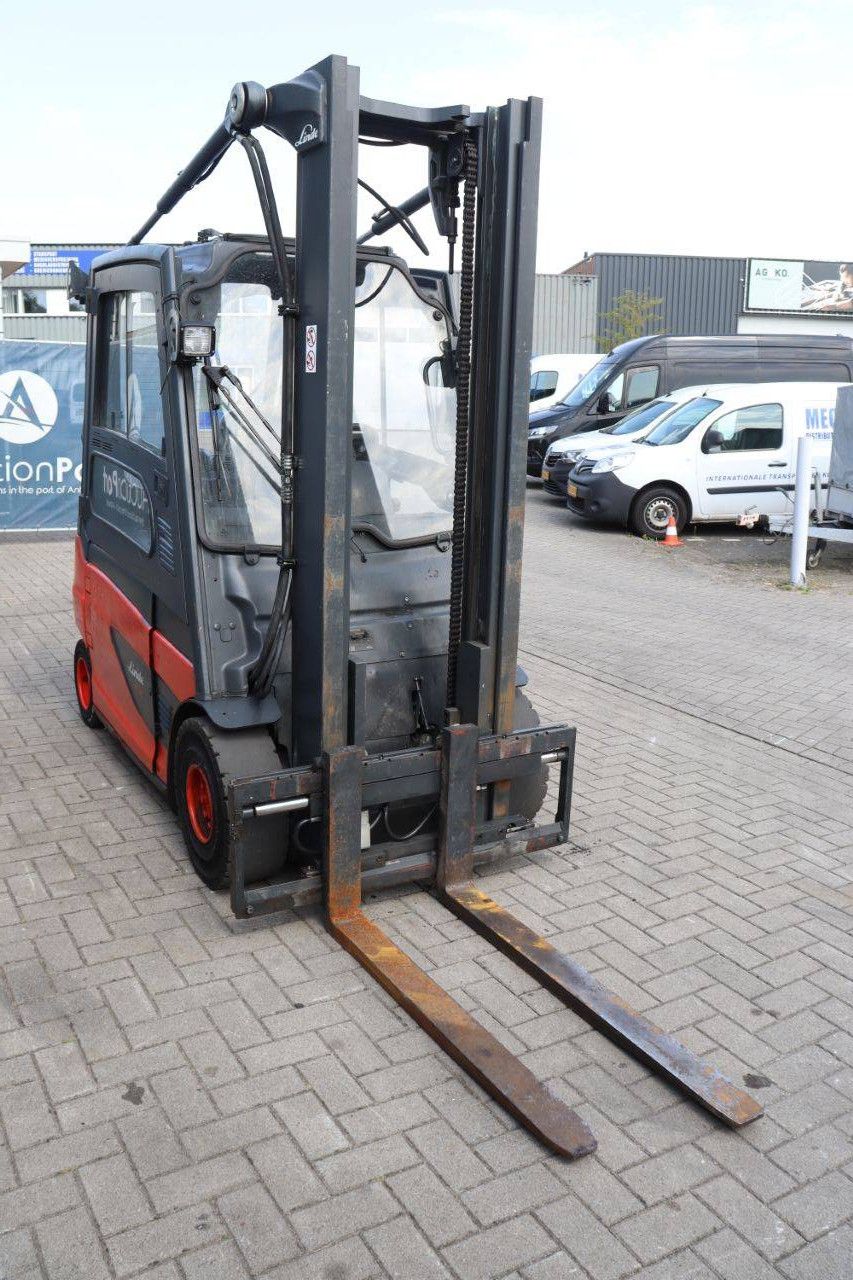 Linde E30L-01 Electric Forklift 3000kg 4.2m 2012