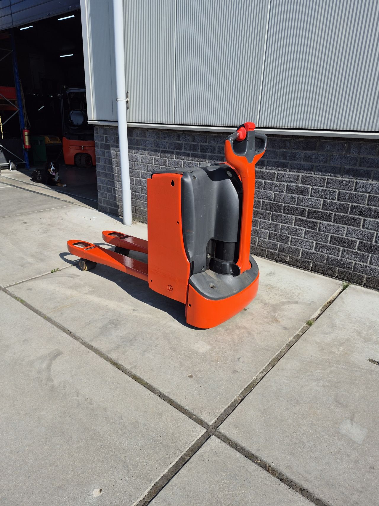 Linde T16 elektrische palletwagen bj 2018 2948 uur.