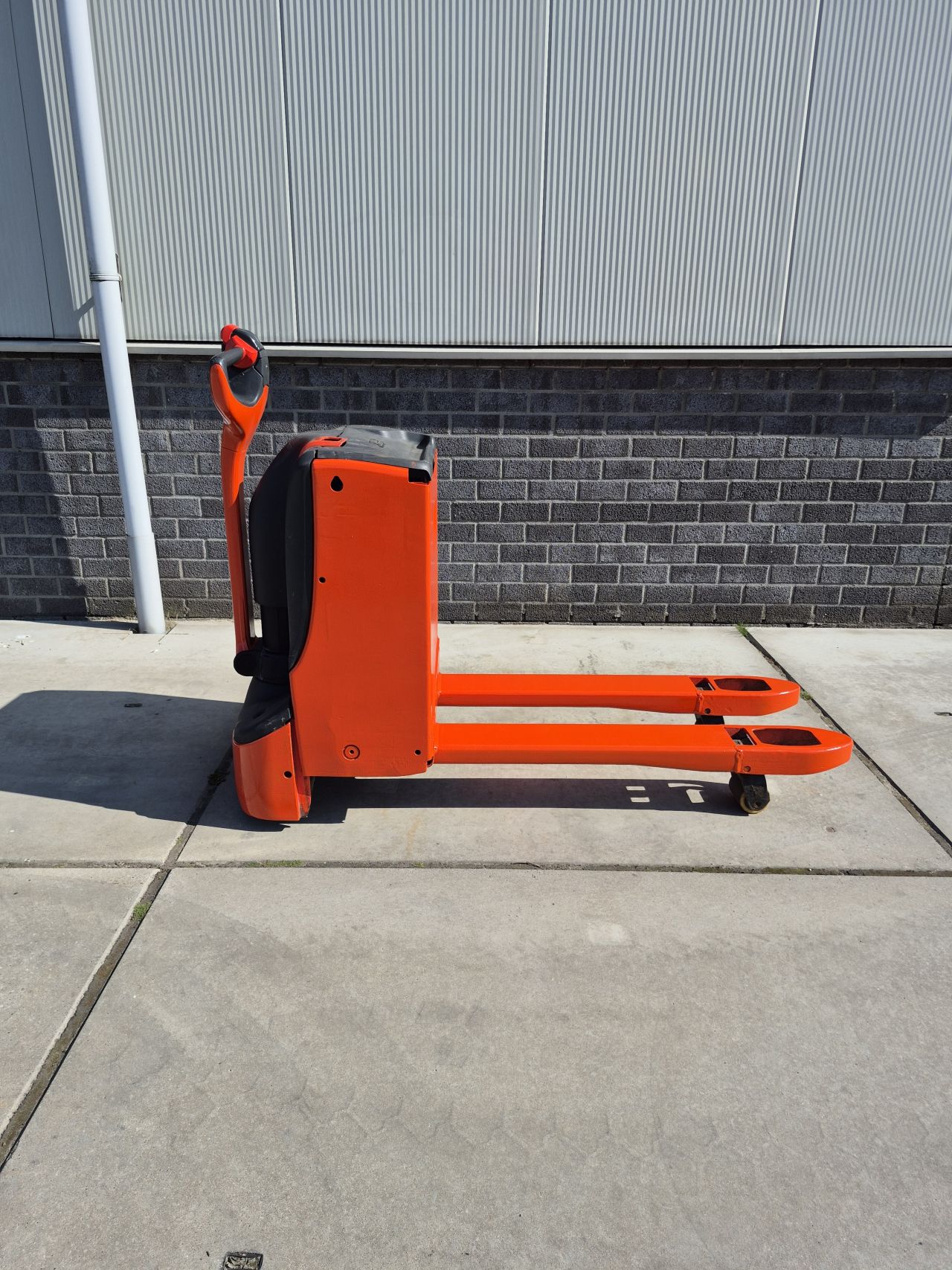 Linde T16 elektrische palletwagen bj 2018 2948 uur.