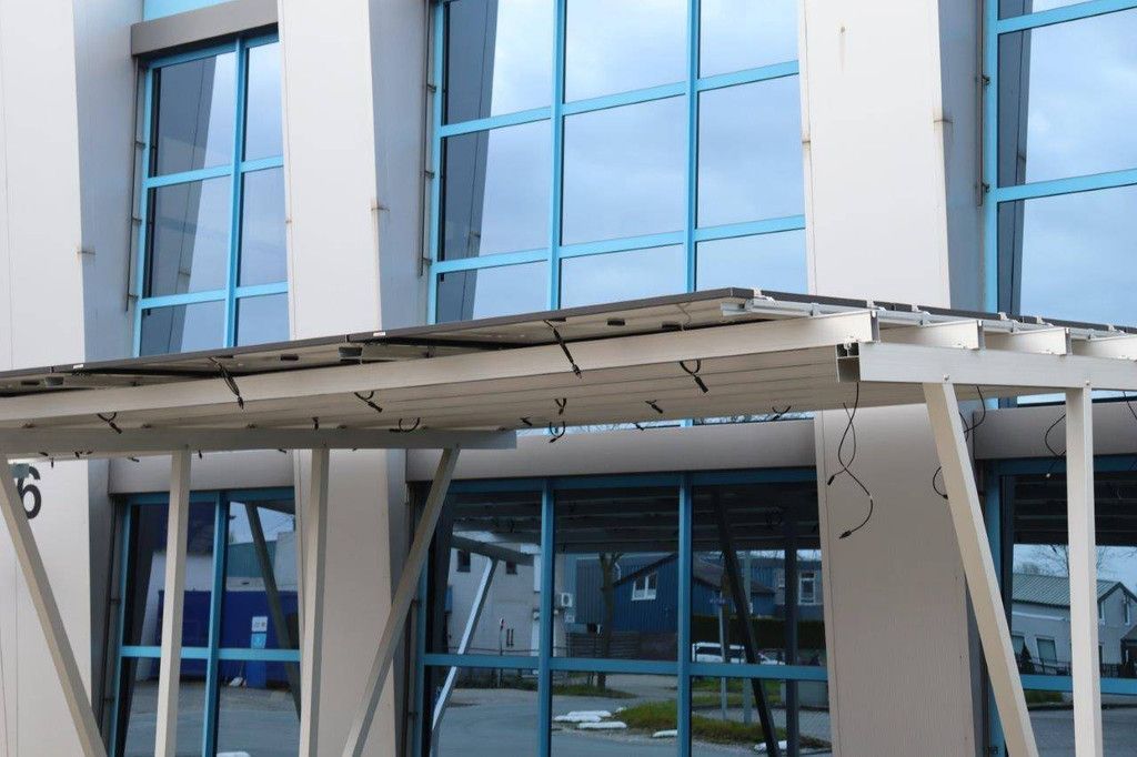Carport with solar panels for 4 cars New