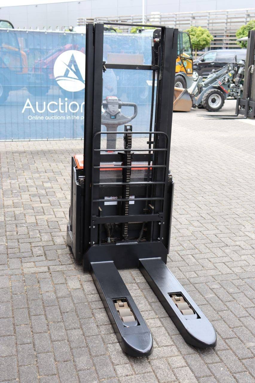 Stacker BT SWE140L Electric 1400kg 2.65m 2015