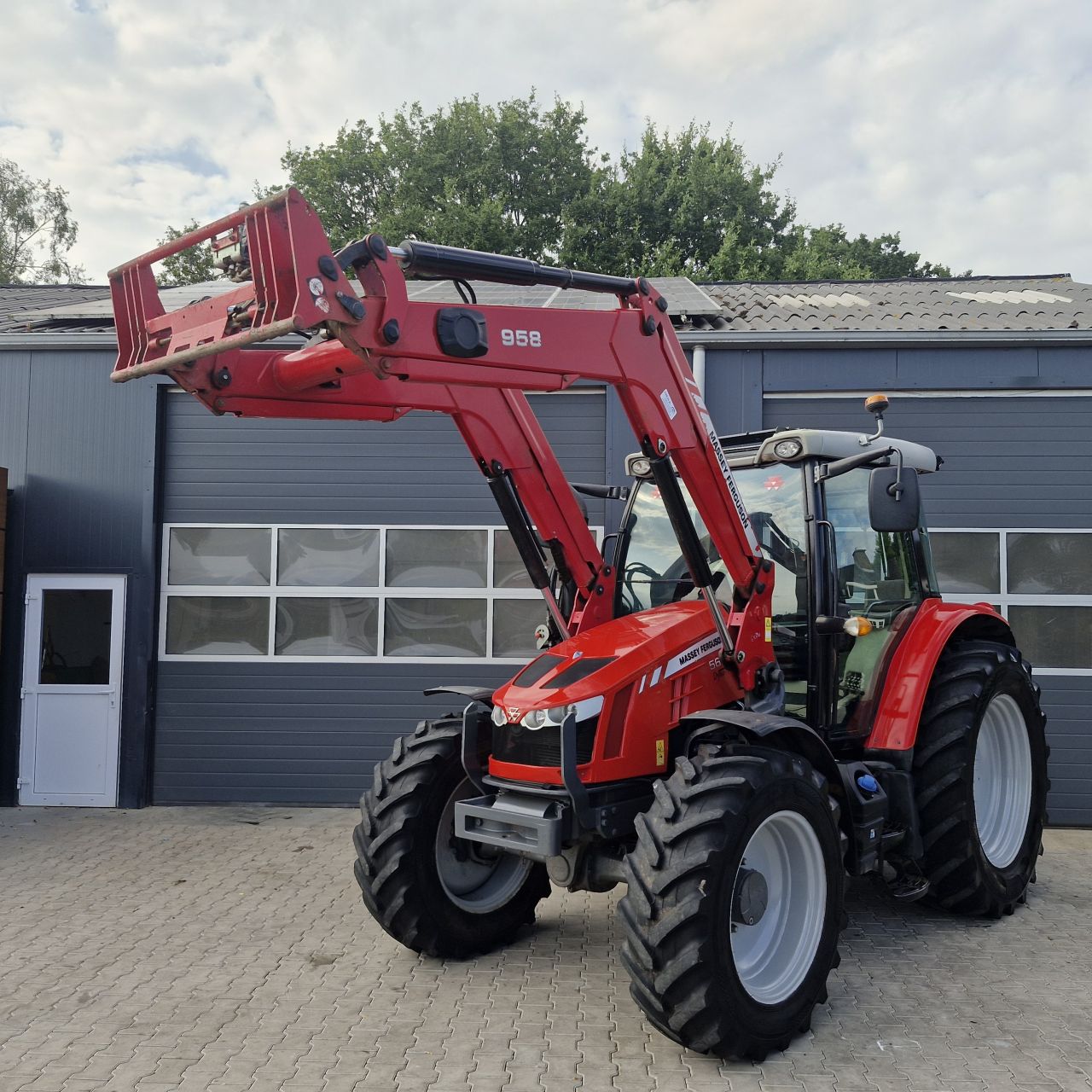 Massey ferguson 5611 dyna 4