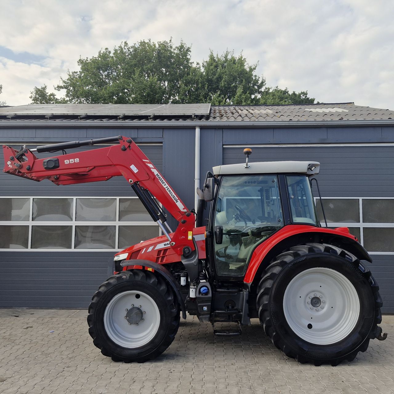 Massey ferguson 5611 dyna 4