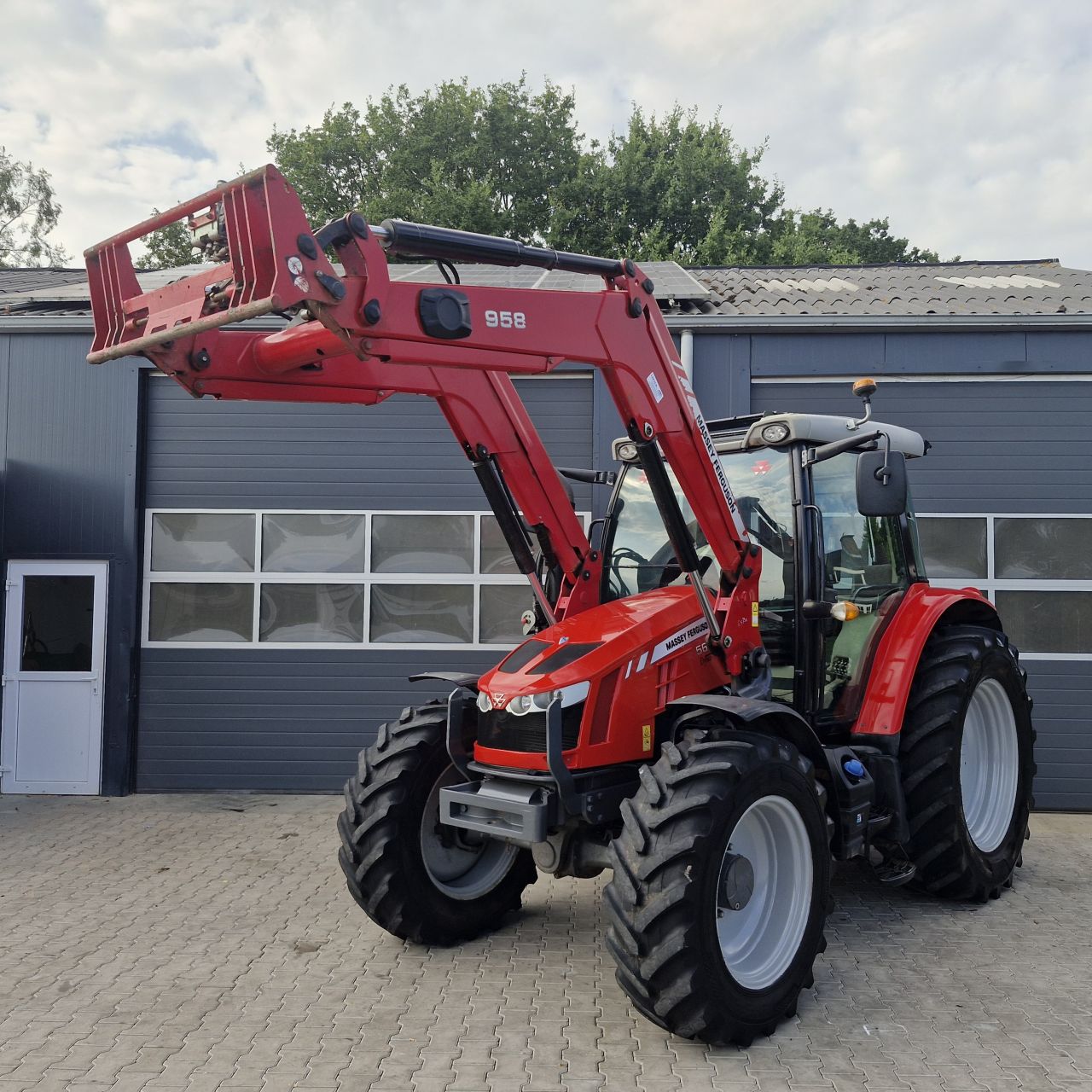Massey ferguson 5611 dyna 4