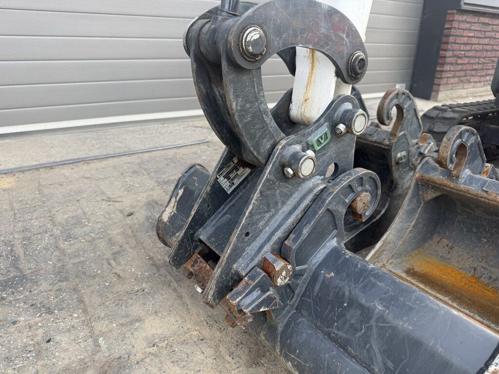 Bobcat E10 z minigraver 2026 - 120 uur €290 LEASE