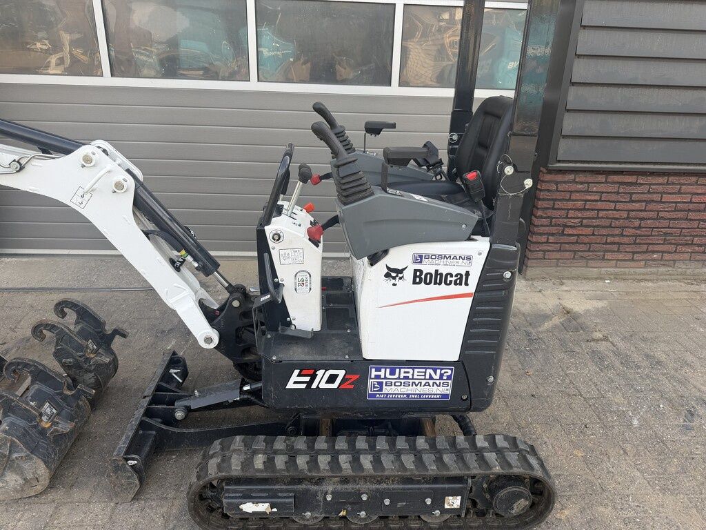 Bobcat E10 z minigraver 2026 - 120 uur €290 LEASE