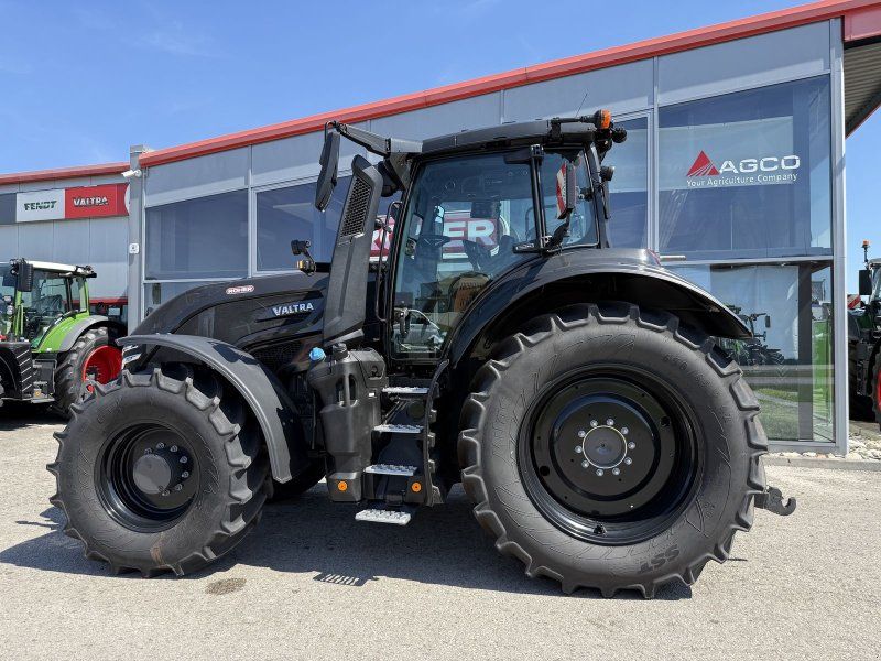 Valtra Q305