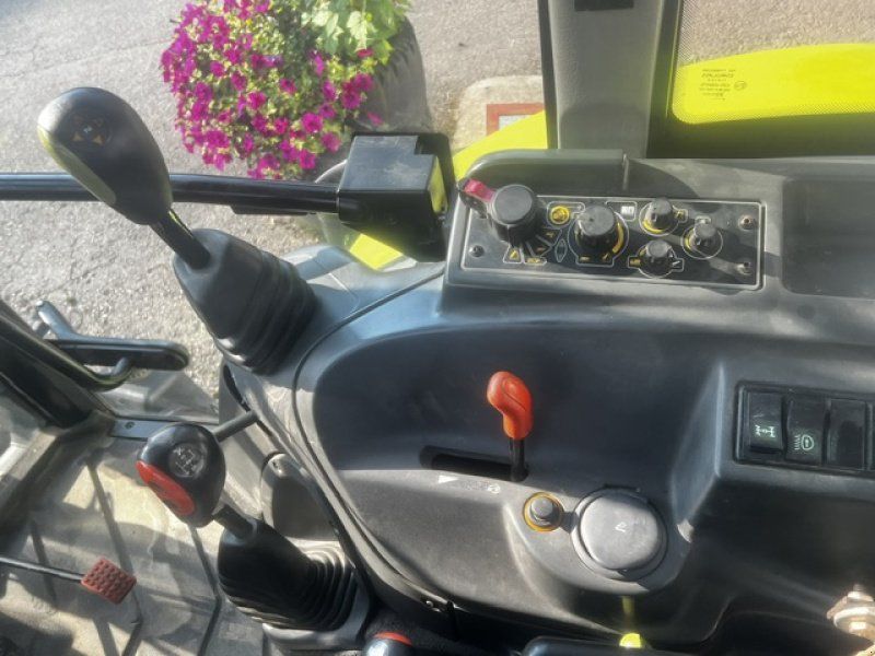 Claas Axos 320 CX
