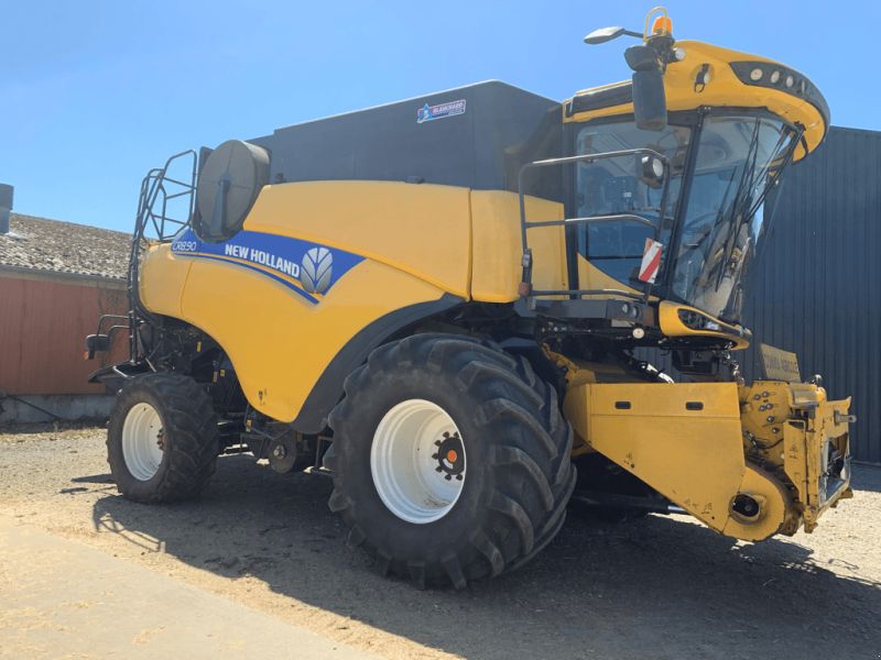 New Holland CR 8.90