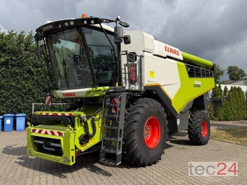 Claas Lexion 5400 mit Schneidwerk