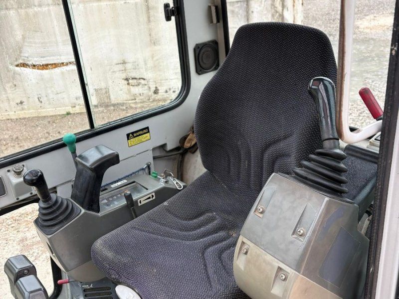 Takeuchi TB016