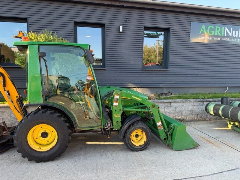 John Deere 2520