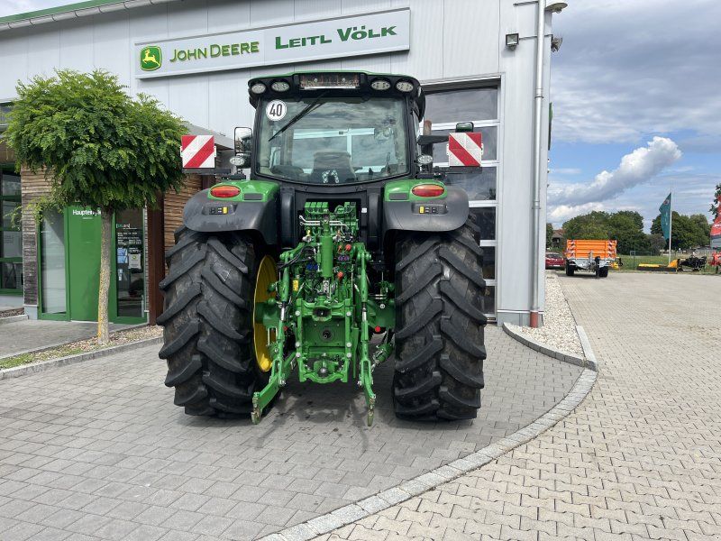 John Deere 6215R