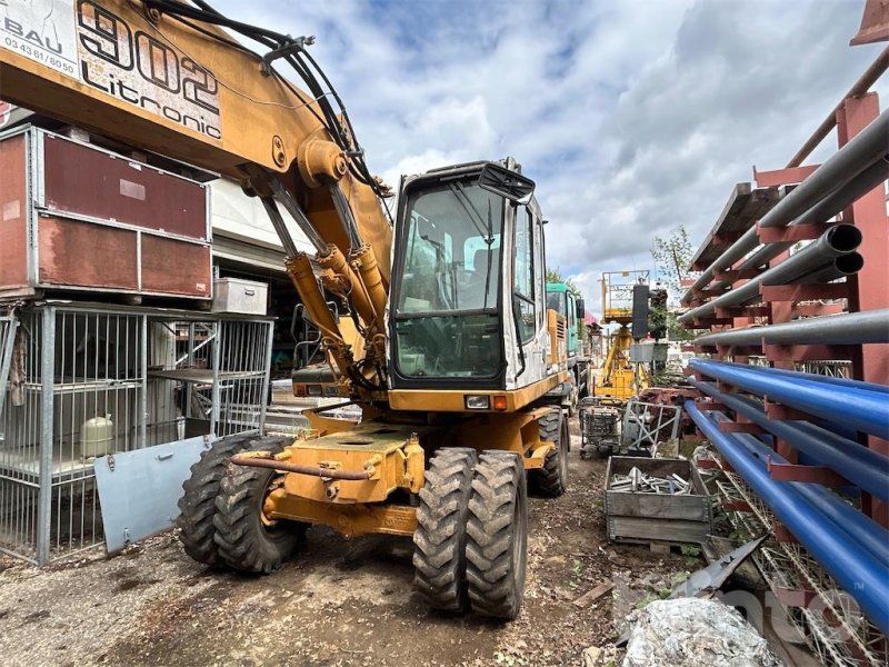Liebherr A 902 Litronic