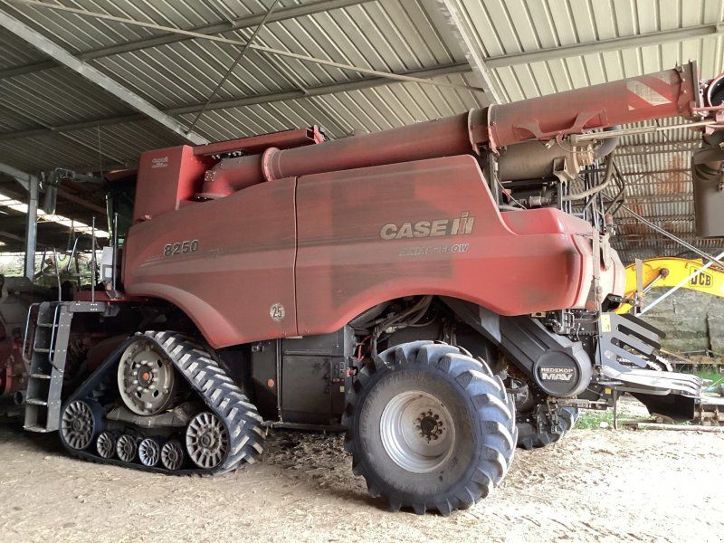 Case IH Moissonneuse batteuse AXIAL FLOW 8250 ST5