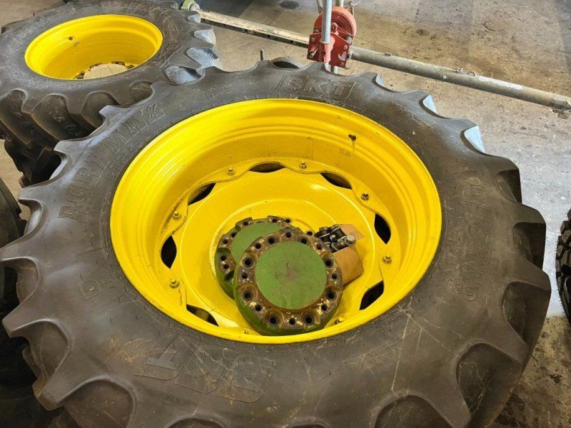 BKT Pflegebereifung Agri-Max RT855 380/85R24 u.