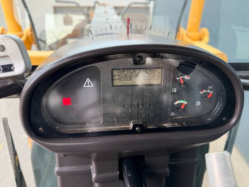 Volvo G930 - CE - LOW HOURS