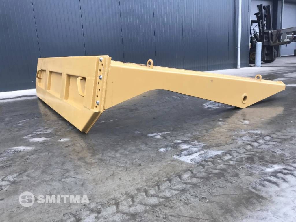 CAT 735B