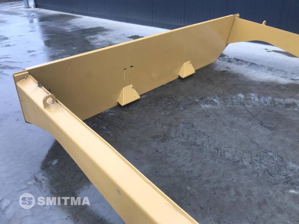 CAT 735B