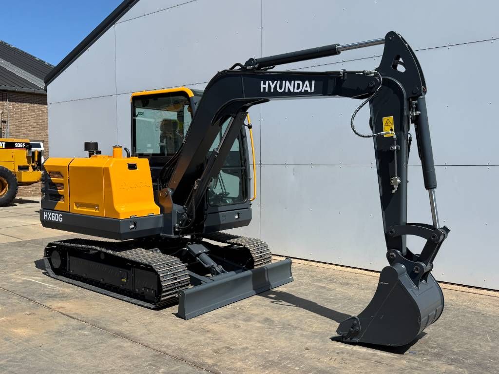 Hyundai HX60 G - BRAND NEW / Hammer Lines / Blade