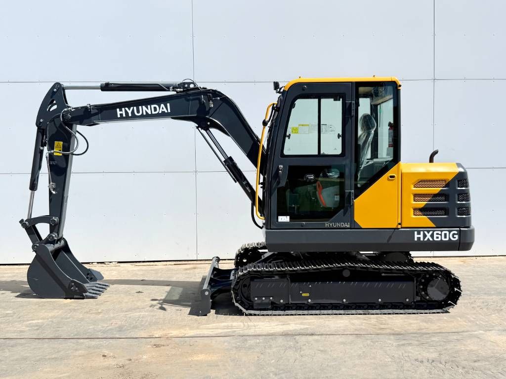 Hyundai HX60 G - BRAND NEW / Hammer Lines / Blade