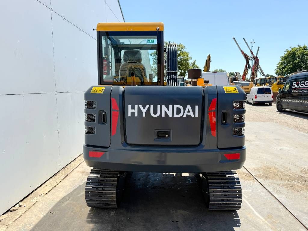 Hyundai HX60 G - BRAND NEW / Hammer Lines / Blade