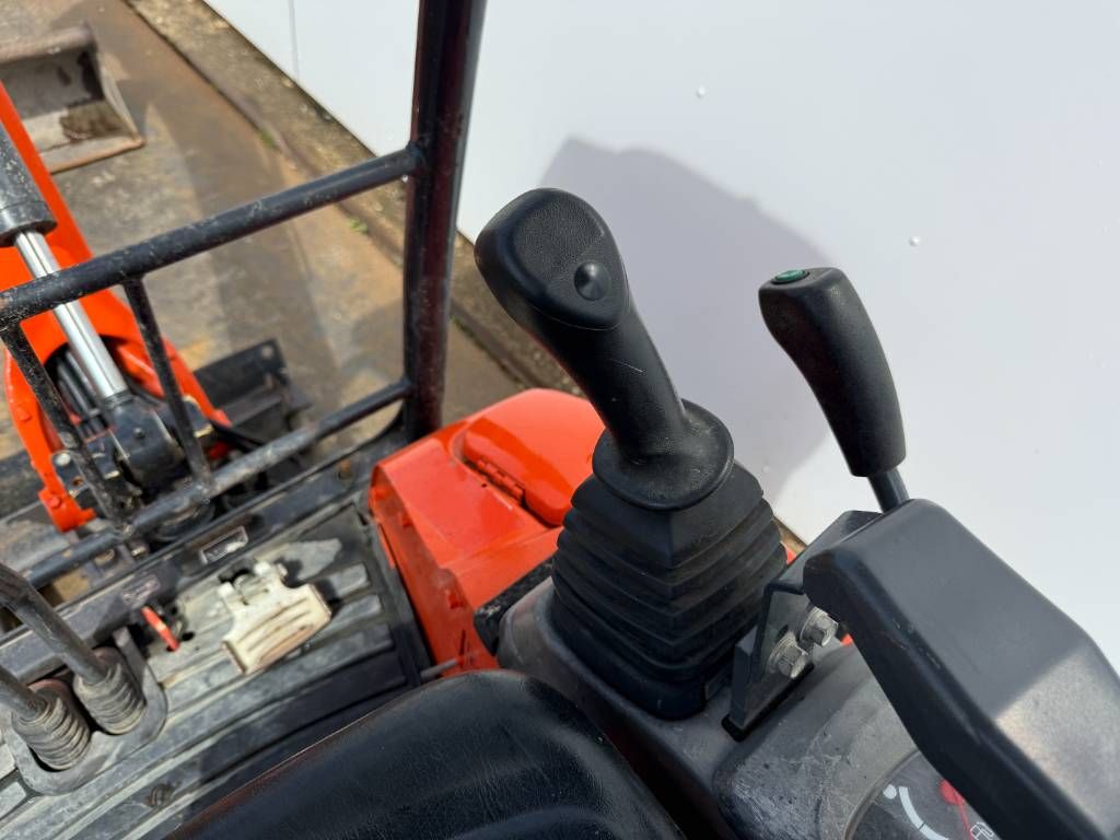 Kubota U17-3 - Hydr. Undercarriage / Hammer Lines