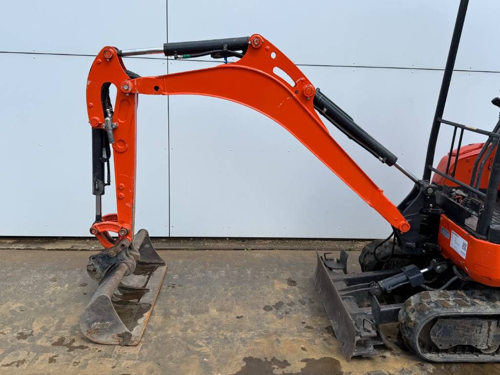 Kubota U17-3 - Hydr. Undercarriage / Hammer Lines