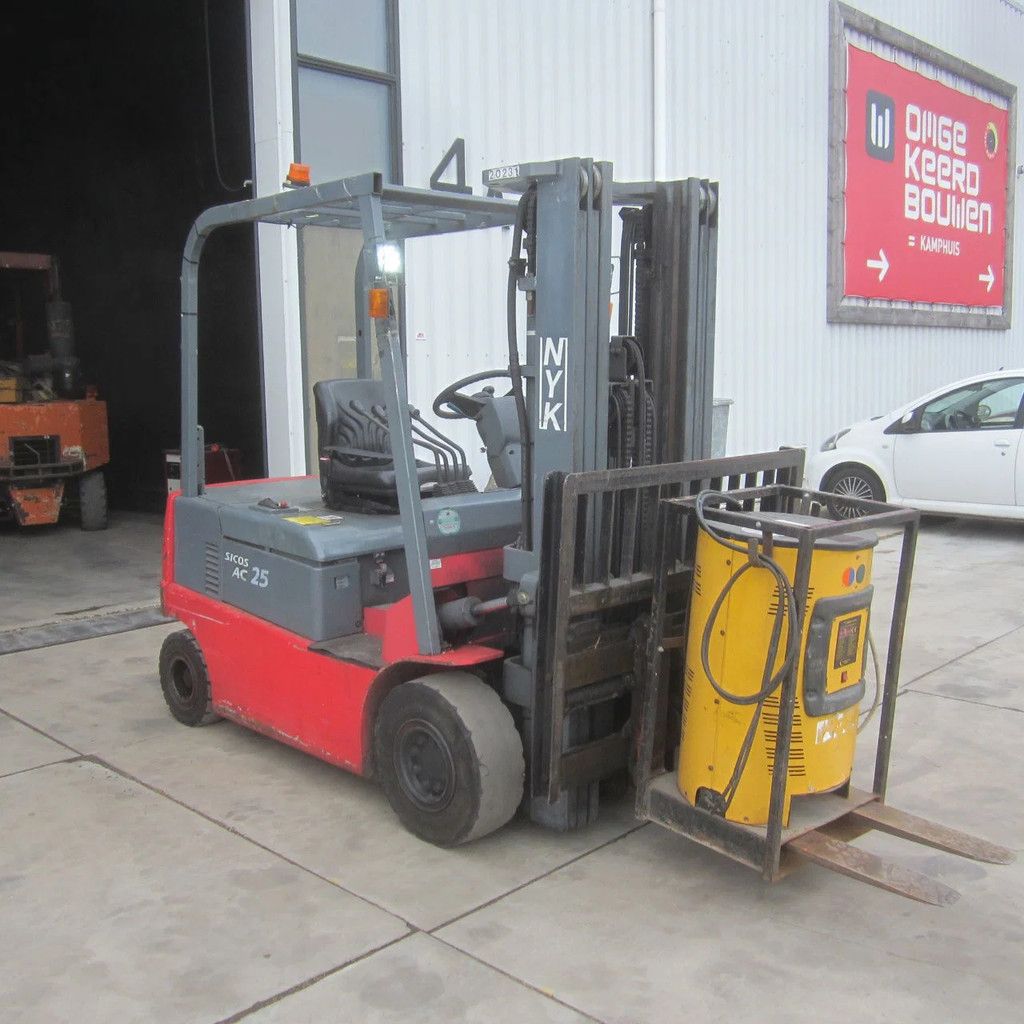 Nichiyu Heftruck FPC25PN, elek., triplex, side shift, hydro vorkverstelling.