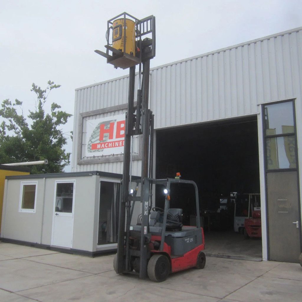 Nichiyu Heftruck FPC25PN, elek., triplex, side shift, hydro vorkverstelling.