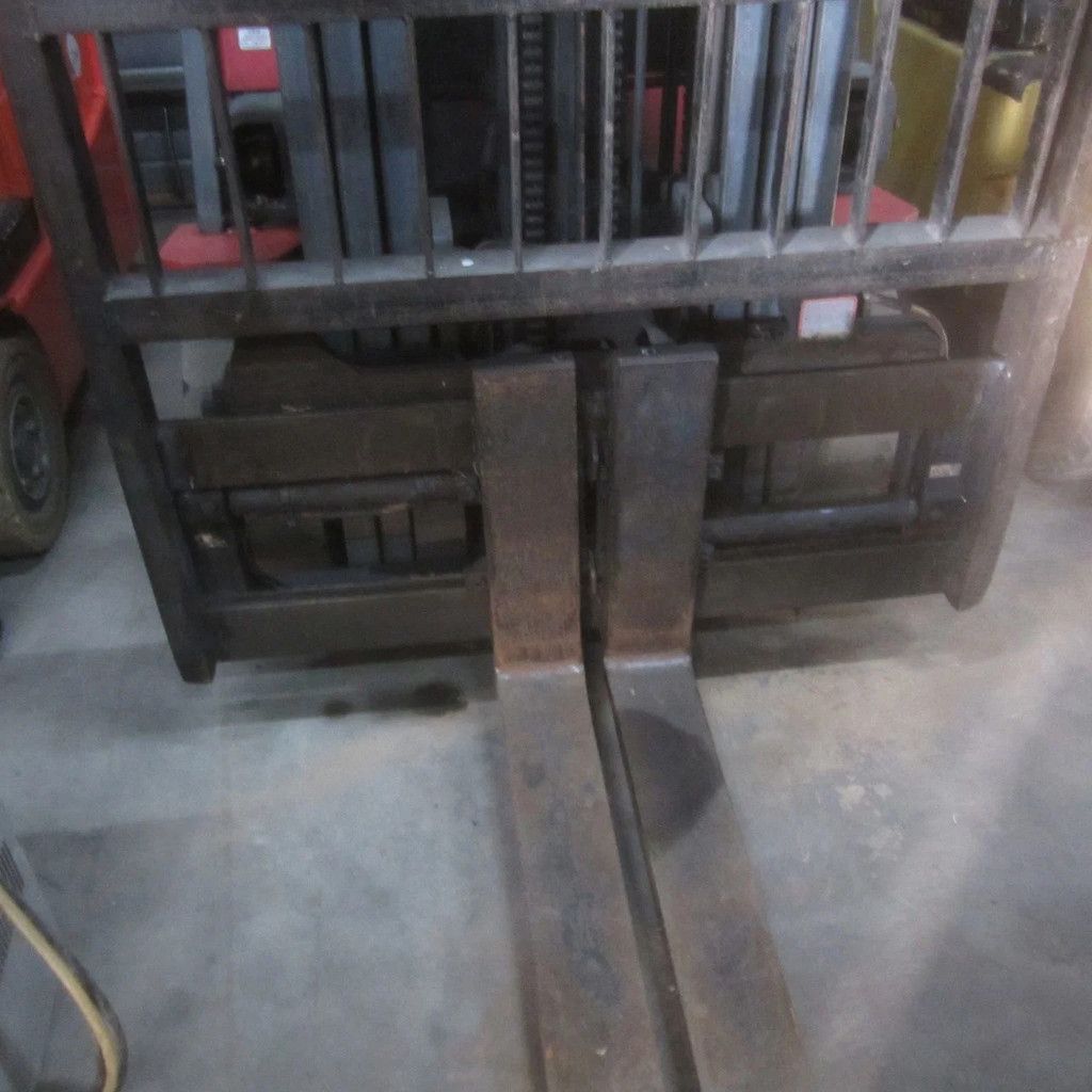 Nichiyu Heftruck FPC25PN, elek., triplex, side shift, hydro vorkverstelling.