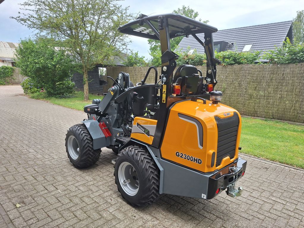 Giant G2300HD