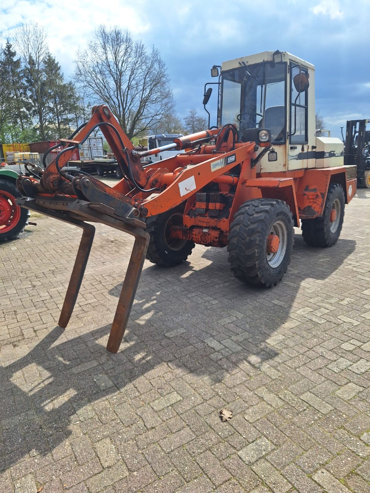 Te koop Schaeff SKl 851 6 tonner met nieuwe banden