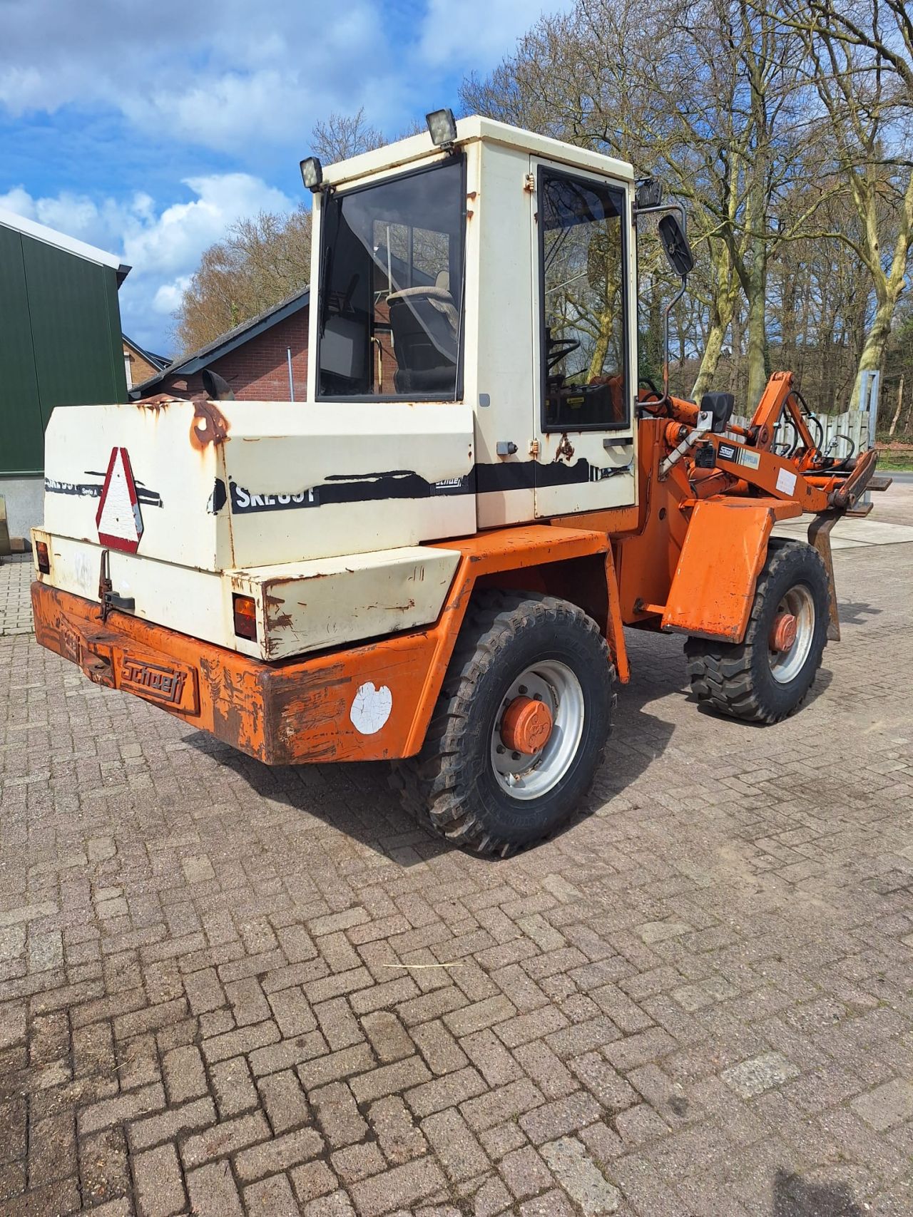 Te koop Schaeff SKl 851 6 tonner met nieuwe banden