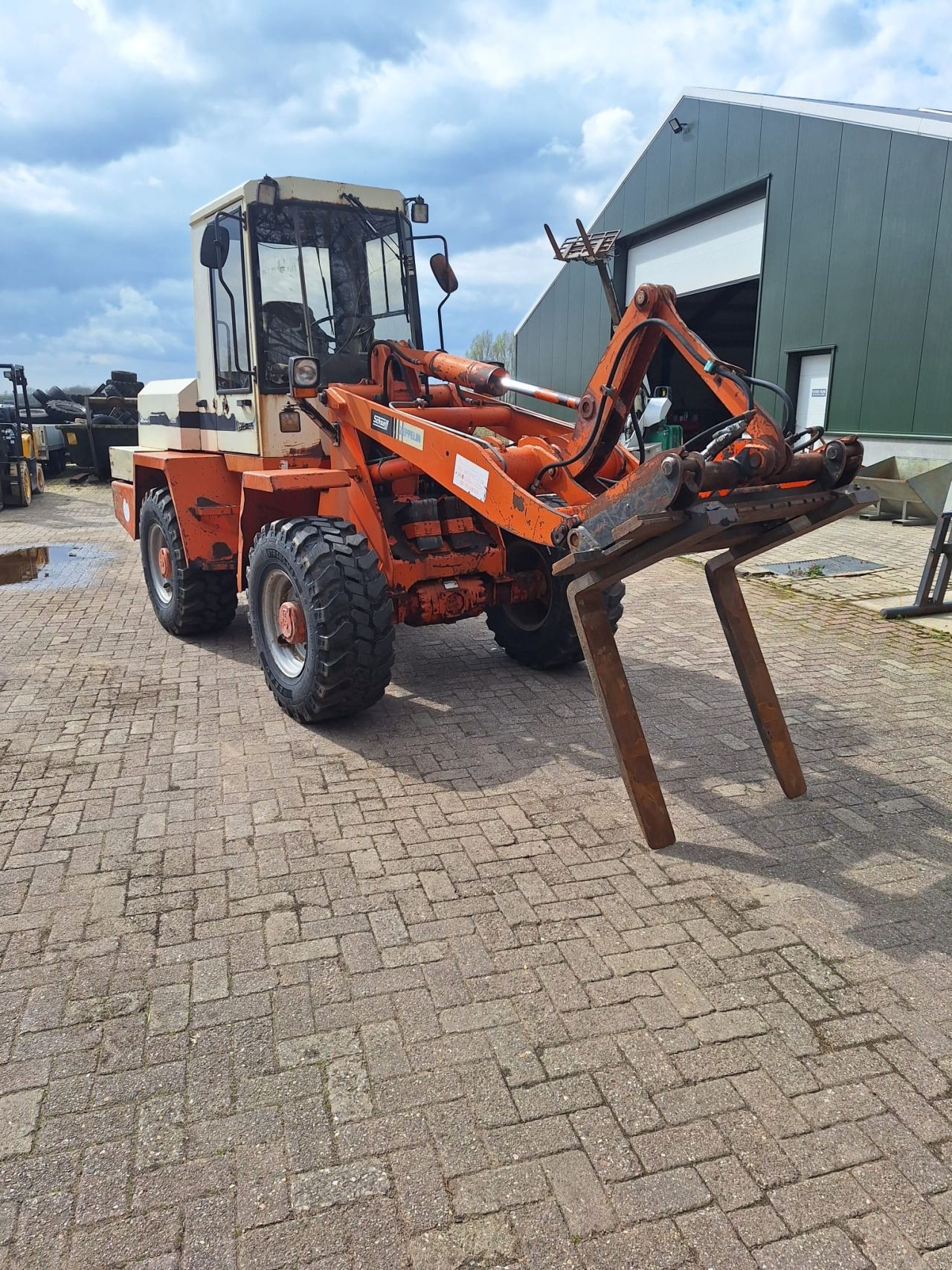 Te koop Schaeff SKl 851 6 tonner met nieuwe banden